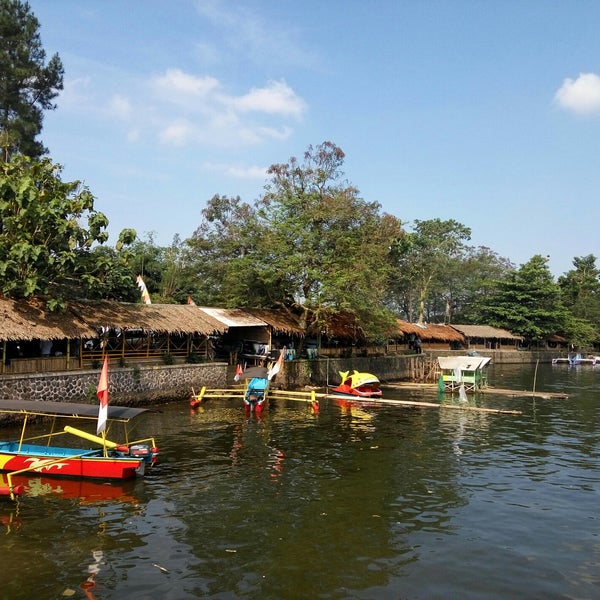  Situ  Gede  Lake in Tasikmalaya 