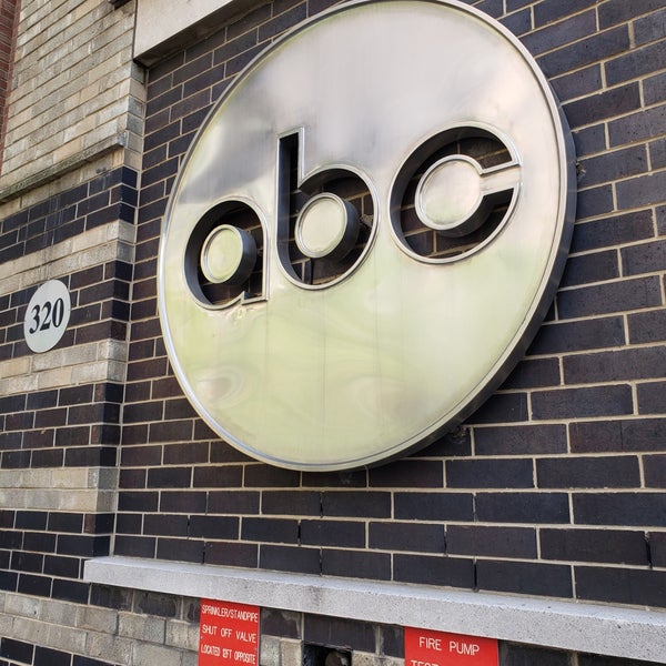 Abc 24. ABC студия. ABC Studios Television. Кинокомпания ABC Studios. Павильон ABC Studios.