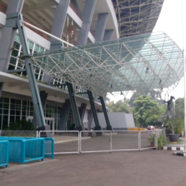 Stadion Utama  Gelora  Bung  Karno  GBK Jakarta Pusat 