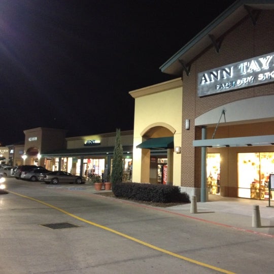 Allen Premium Outlets - Shopping Mall in Allen