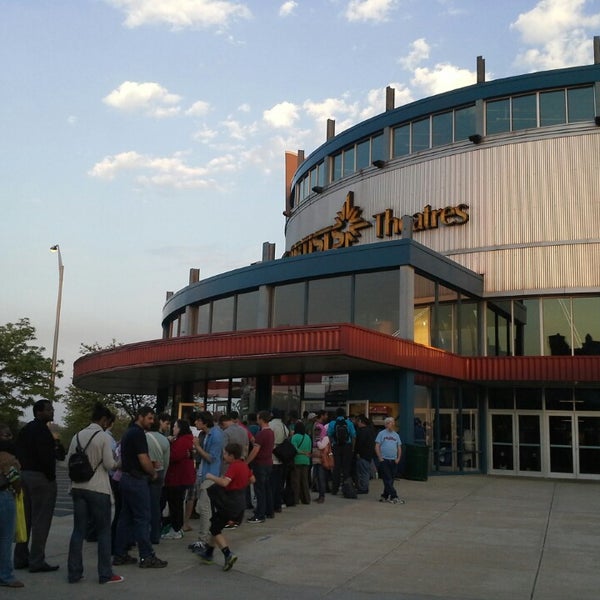 United Artists Riverview Plaza 17 & RPX Queen Village