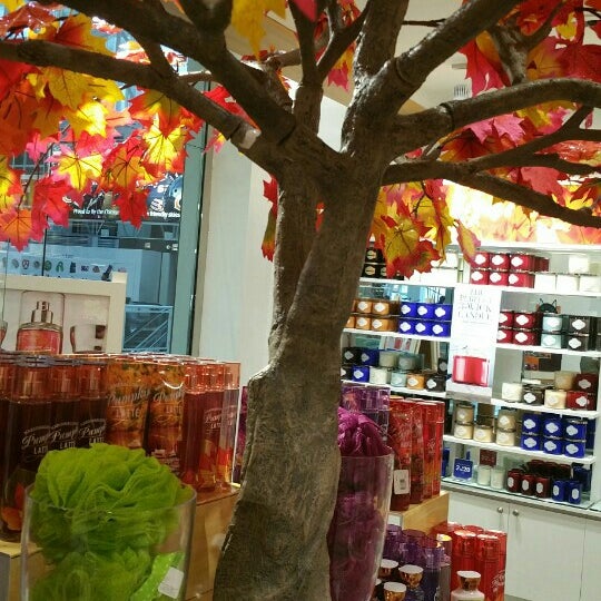 Bath & Body Works (Now Closed) Cosmetics Shop in Chicago