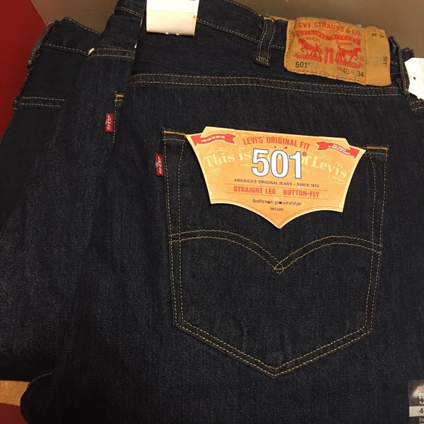 Levis Jeans Outlet - Petaluma, CA