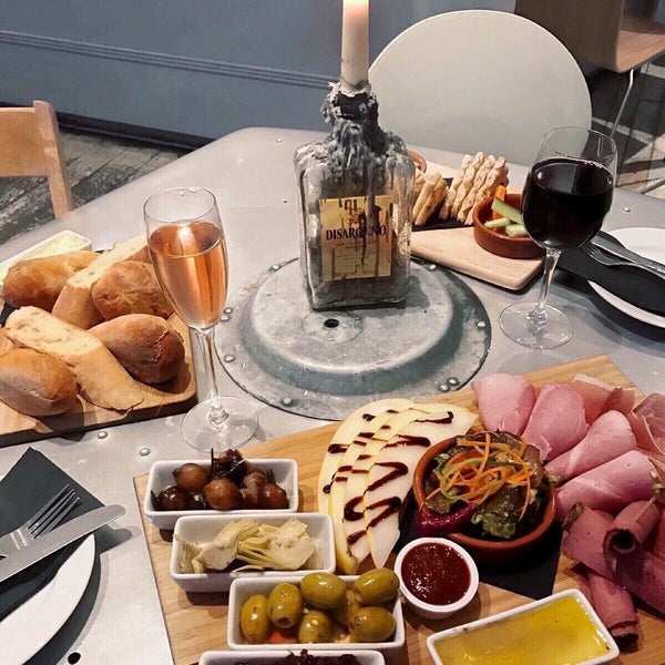 Where's Good? Holiday and vacation recommendations for Kingston-Upon-Thames, United Kingdom. What's good to see, when's good to go and how's best to get there.