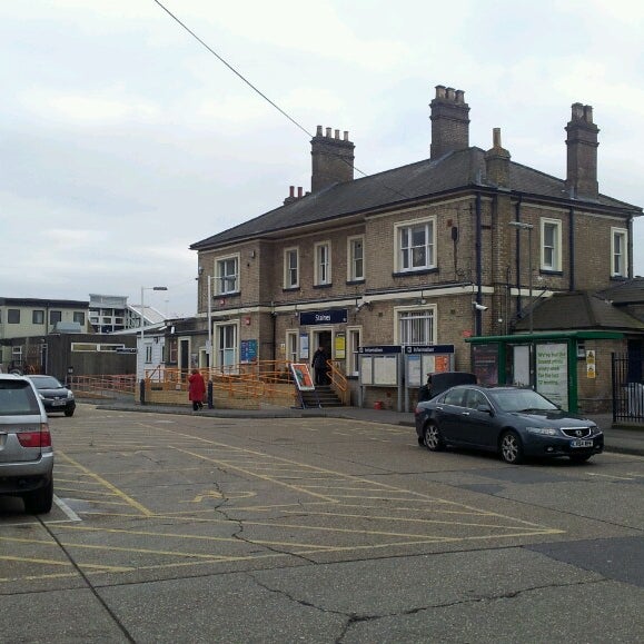 Staines Railway Station (SNS) Station Approach