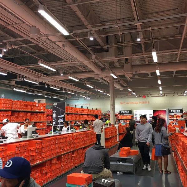 nike factory outlet vancouver