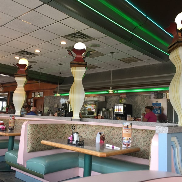 Quakertown Family Resturant 25 N West End Blvd