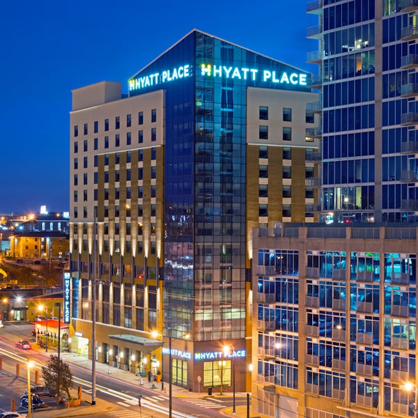 hotels close to broadway in nashville