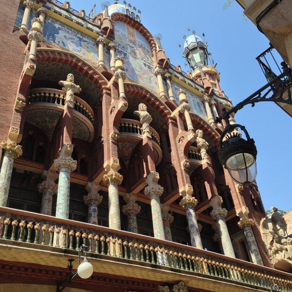 Where's Good? Holiday and vacation recommendations for Barcelona, Spain. What's good to see, when's good to go and how's best to get there.