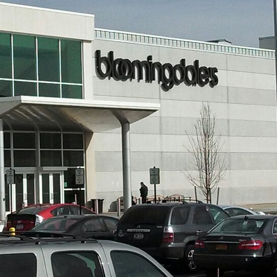 Bloomingdale&#39;s - Department Store in Huntington Station