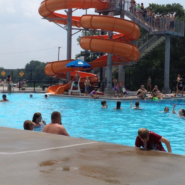 Franklin Family Aquatic Center - Pool in Franklin