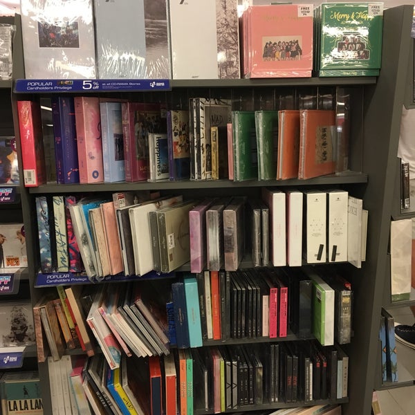 Popular Bookstore Bookstore in Singapore