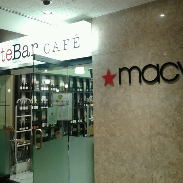 Macy's Taste Bar Café in Chicago