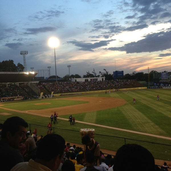 Fotos en Parque de Béisbol Centenario del 27 de Febrero Villahermosa, Tabasco Fotos en Parque de Béisbol Centenario del 27 de Febrero Villahermosa, Tabasco