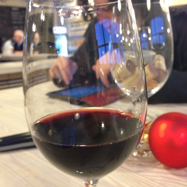 Lipowa 6F / Kraków Slow Wine Wine Shop in Zabłocie