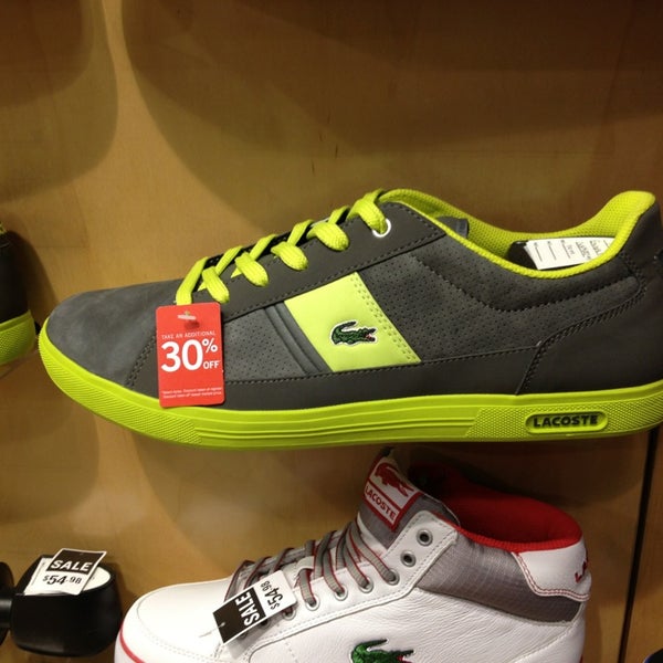 Finish Line Shoe Store in Bellevue Square