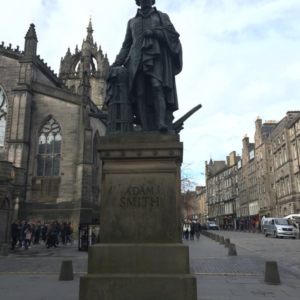 Adam Smith Statue - Monument / Landmark in Edinburgh