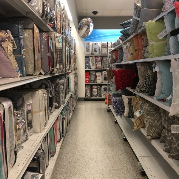 Ross Dress for Less Clothing Store in Pasadena