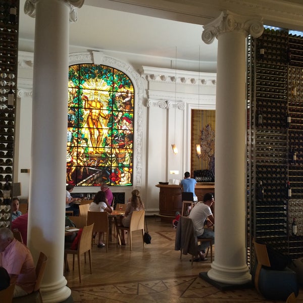 Where's Good? Holiday and vacation recommendations for Bordeaux, France. What's good to see, when's good to go and how's best to get there.