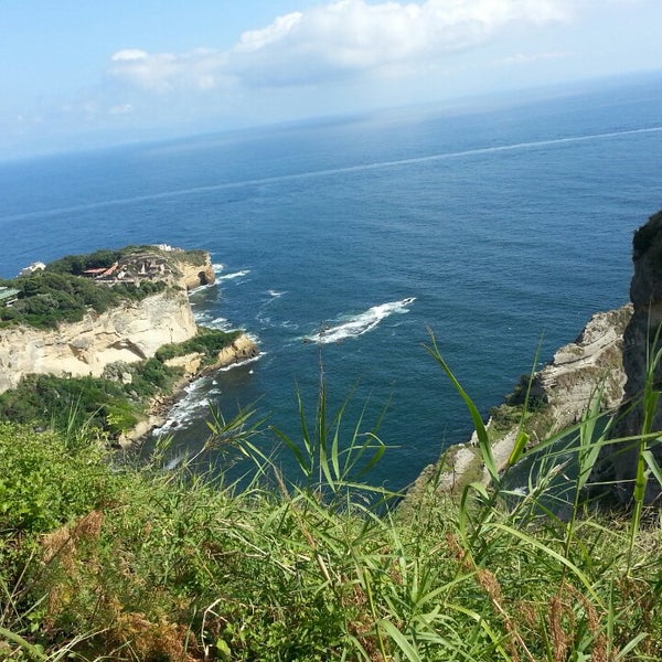 Where's Good? Holiday and vacation recommendations for Naples, Italia. What's good to see, when's good to go and how's best to get there.