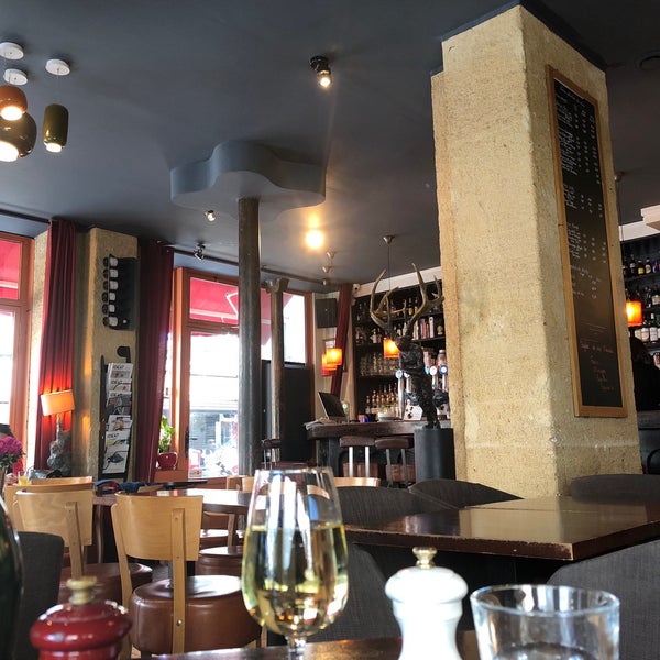 Les Artistes Café in Paris