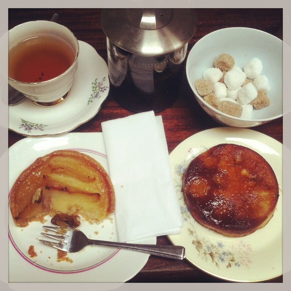 Le Chandelier Tea Room In East Dulwich