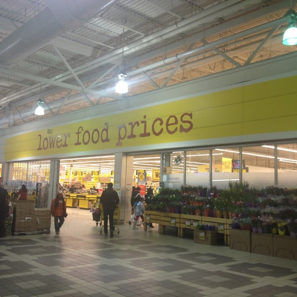 Dickie's No Frills Grocery Store in Scarborough