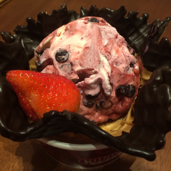 photos at coldstone creamery 酷圣石冰淇淋 - 4 ti