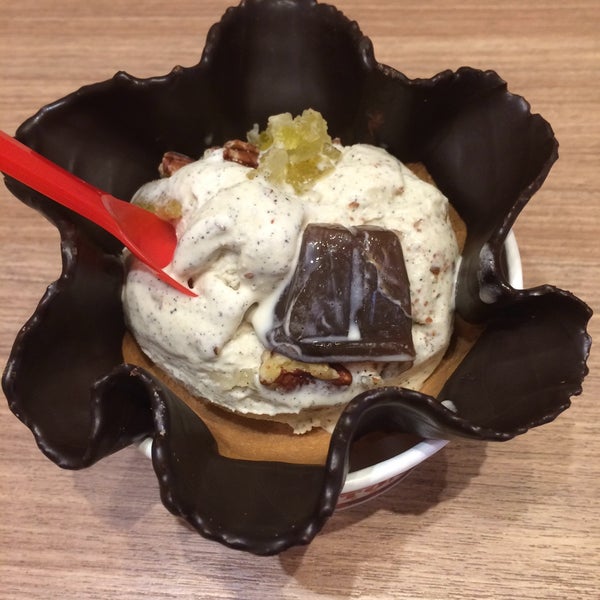photos at coldstone creamery 酷圣石冰淇淋 - 4 ti