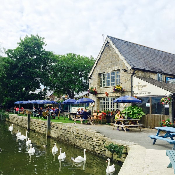 The Riverside Inn - Pub In Lechlade