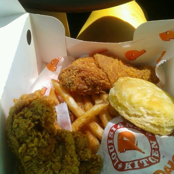 calories in popeyes chicken biscuit