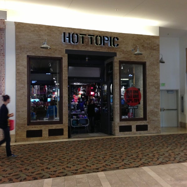 hot topic clothing store near me