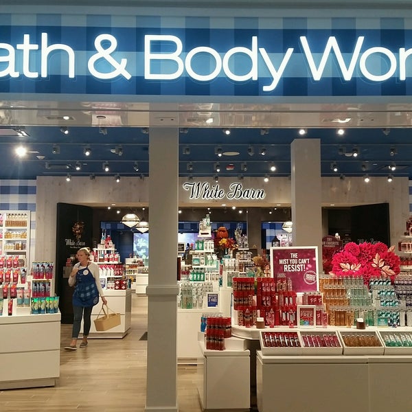photos at bath body works cosmetics shop in hicksville bath and body works roosevelt field