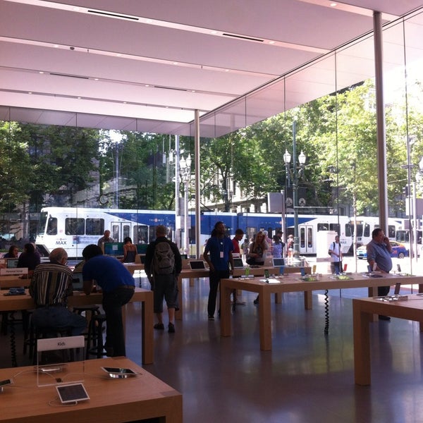 apple store pioneer place portland