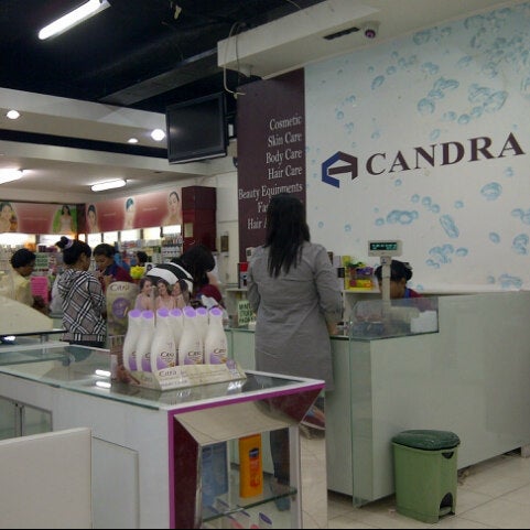 Foto Diambil Di Candra Cosmetics Store Oleh Rommy  E Be D Pada