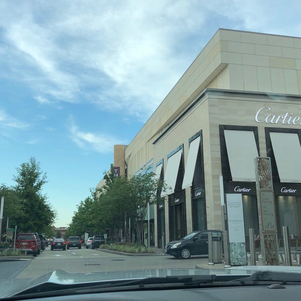 River Oaks District Shopping Mall in Houston