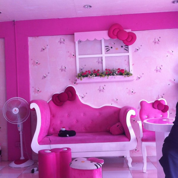 hello kitty salon