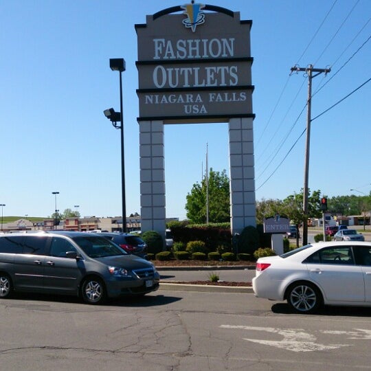 Fashion Outlets of Niagara Falls - Outlet Mall in Niagara Falls