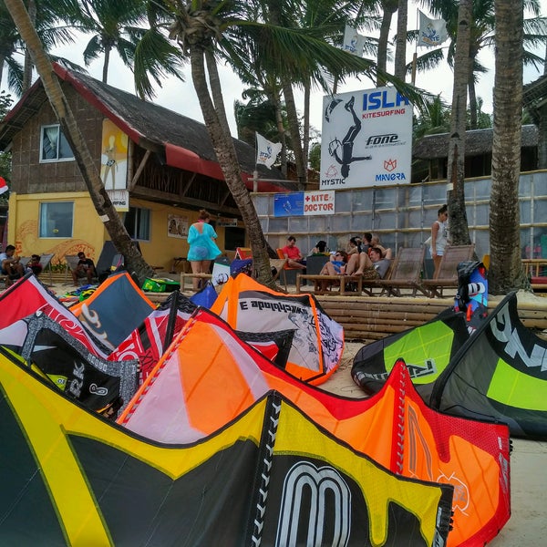 Where's Good? Holiday and vacation recommendations for Boracay Island, Philippinen. What's good to see, when's good to go and how's best to get there.