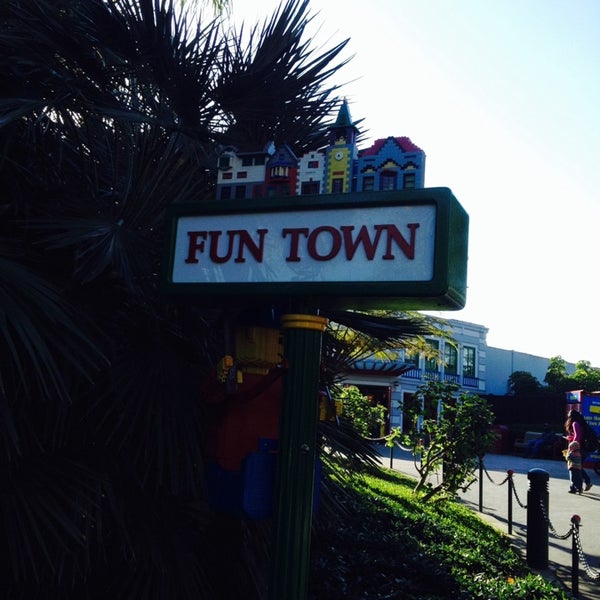 Fun town. фан таун. смешные знаки. Match town makeover. Fun town.