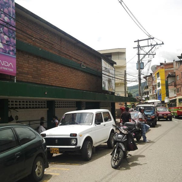 Resultado de imagen para Plaza de mercado copacabana