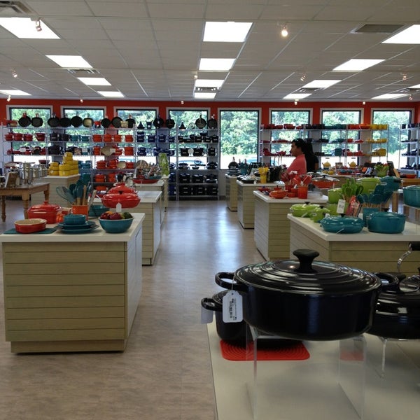 Le Creuset Factory Store 3 tips from 167 visitors