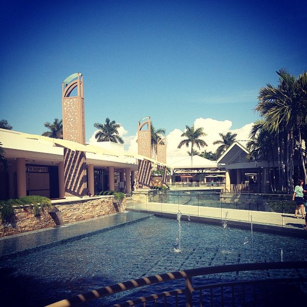 Waterside Shops Shopping Mall in Naples