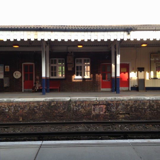 Farnham Railway Station (FNH) 9 tips from 625 visitors