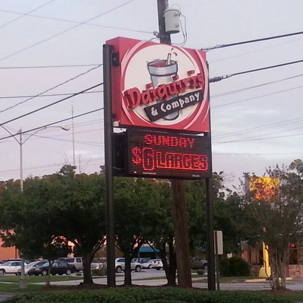 Daiquiris & Company Bar