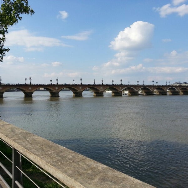 Where's Good? Holiday and vacation recommendations for Bordeaux, France. What's good to see, when's good to go and how's best to get there.
