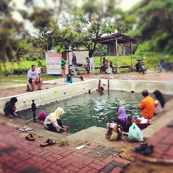 kolam air panas tok bok