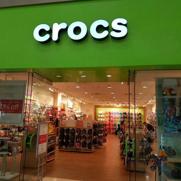 crocs shop near me