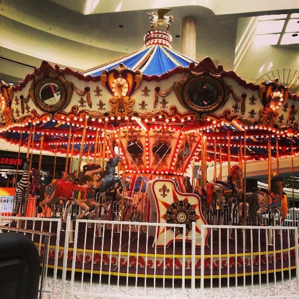 Hilltop Mall Shopping Mall in San Pablo