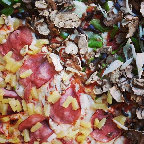 Luigi's Pizza and Pasta Pizza Place in Red Bluff